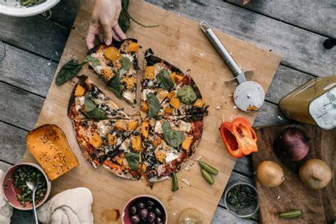 pizza elrendezés és feltétek grafika