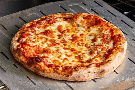 grillen sütött pizza képe