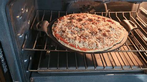pizza vékony ropogós tészta ábrázolás