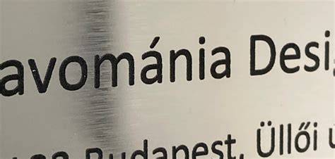gravírozott műanyag tábla részlet