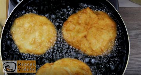lángos készítés tálban és olajban sütve