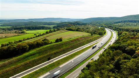 közúti infrastruktúra és védett területek vizuális áttekintése