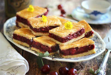 meggyes linzer sütemény ábra