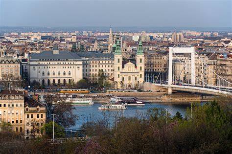 Budapest belvárosi pizzaszeletek tárlata