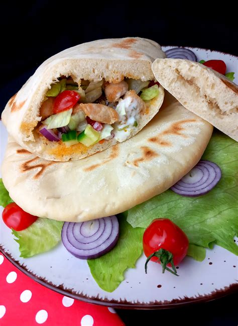 Kész gyros pitában tálalás fotó