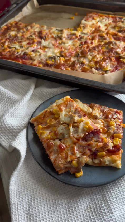 Pizza köves sütővel és kézzel nyújtott tészta