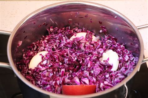 Párolt lilakáposzta almával útmutató ábra