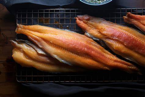 fotros harcsa elonyét mutat előtipel (image of smoked catfish and accompaniments)