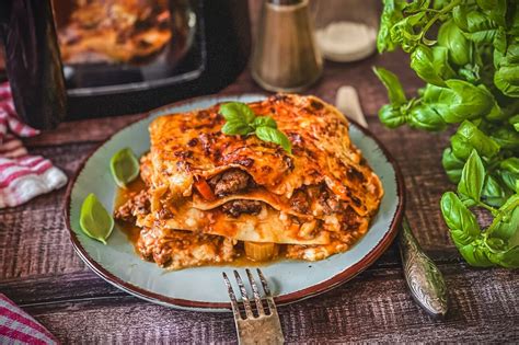 Infografika a lasagne rétegezéséről