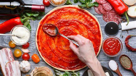 Pizzaszósz előkészítés és főzés lépései