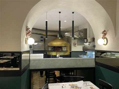 Olasz pizzéria külső és belső tér, csendes hangulat