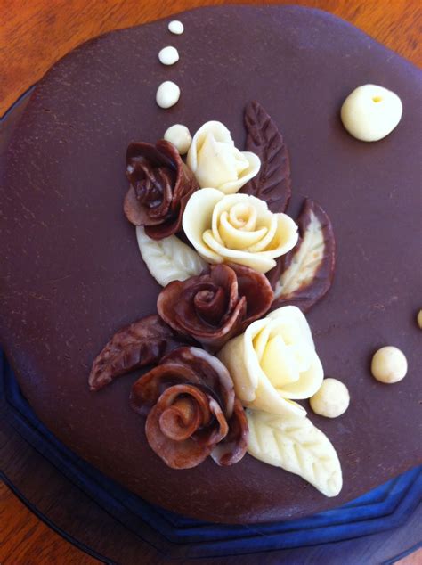 csokival bevont torta ábrázolása