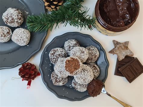 kókuszgolyók és piskóta díszítés ábrázolása