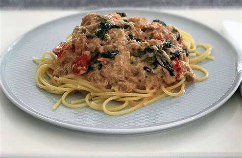 Tonhalas spagetti ábra a főzési sorrend