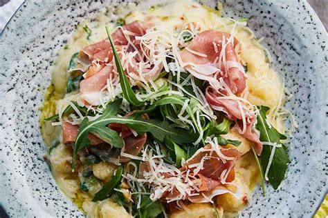 Gnocchi sajt szósz parmai sonkával